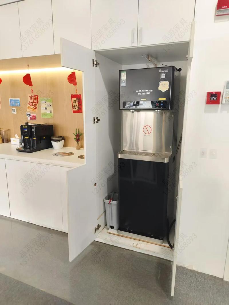直饮水机嵌入式橱柜与一体式饮水机柜 现代直饮水设备的完美融合